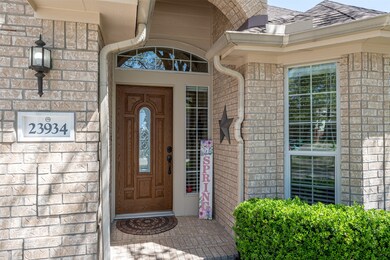 23934 Dorrington Estates Ln, Conroe, TX 77385 - photo 2