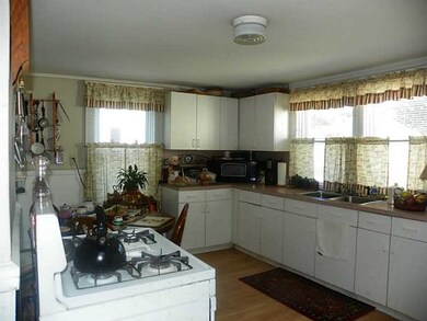 8 Whitman St, Smithfield, RI 02917 - photo 3