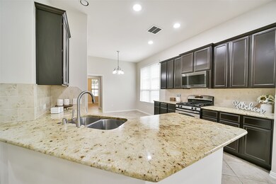 A closer look into the kitchen and you will find n