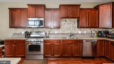 42718 Ogilvie Square, Ashburn, VA 20148 - photo 2