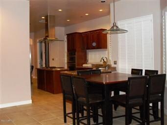 EAT-IN KITCHEN