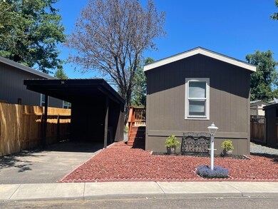 1055 N 5th St unit 16, Jacksonville, OR 97530 - photo 2
