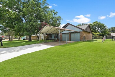 330 Coventry Ln, Alvin, TX 77511 - photo 3