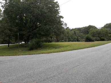 2301 Hemlock Dr, High Point, NC 27265 - photo 3