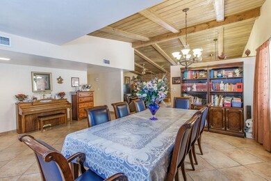 6) FORMAL DINING