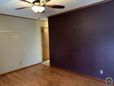 3129 SW Grand Ct, Topeka, KS 66614 - photo 4