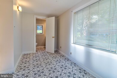 6208 Forest Rd, Cheverly, MD 20785 - photo 5