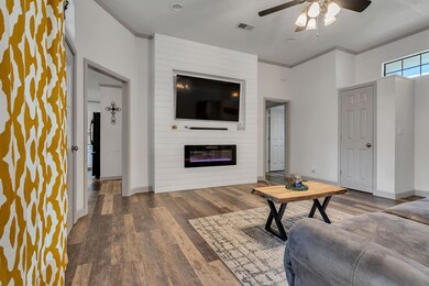 4204 Angelina Dr, Granbury, TX 76049 - photo 4