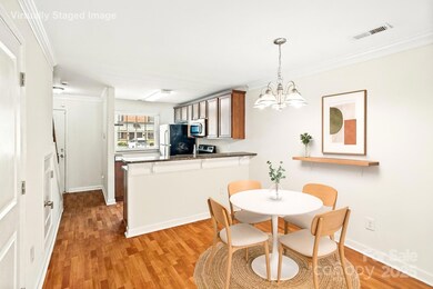 1215 Green Oaks Ln unit H, Charlotte, NC 28205 - photo 4