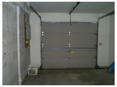 565 Quaker Ln unit 98, West Warwick, RI 02893 - photo 4