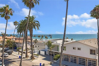 Walking distance to Oceanside Pier and harbor. Short walk to newly developed restaurants, movies and shops.