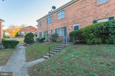 9635 Hagel Cir unit D, Lorton, VA 22079 - photo 2