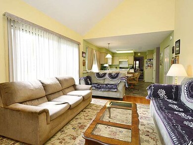 942 Cortney Dr, Carpentersville, IL 60110 - photo 5