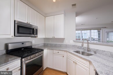 2497 Angeline Dr unit 102, Herndon, VA 20171 - photo 3