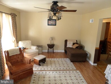 28 Quinter Ln, Temple, PA 19560 - photo 5