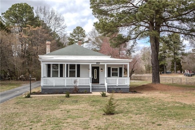 View of front of home featuring crawl space, a por