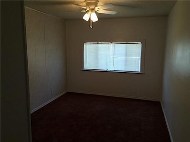 Studio/Study/Office.