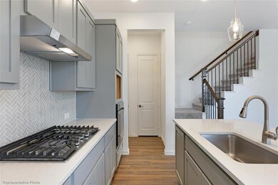 9914 Bates St Kitchen 4