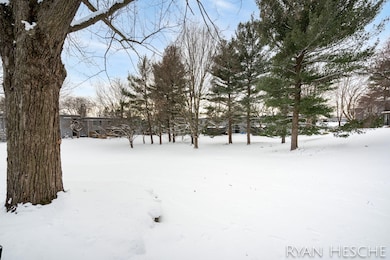 3-web-or-mls-2431 E Collier-3