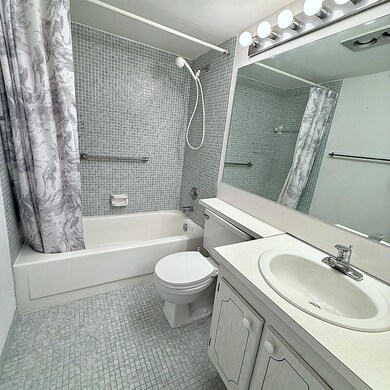 2002 Ellesmere A unit 2002, Deerfield Beach, FL 33442 - photo 4