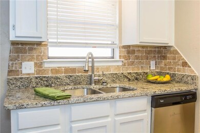 2405 Cranberry Ln, Euless, TX 76039 - photo 7