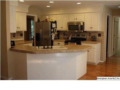 Kitchen with breakfast bar