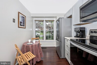 20517 Strath Haven Dr, Montgomery Village, MD 20886 - photo 3