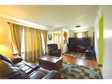 Living rm Dining rm combo has hardwood floors