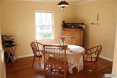 Dining room between living room and kitchen.
