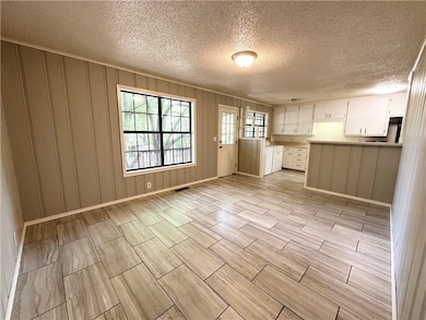 2201 W Deane St, Fayetteville, AR 72703 - photo 3