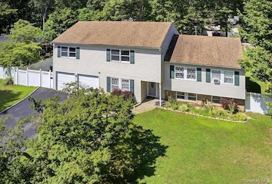 18 Sugarbush Ln, Coram, NY 11727 - photo 2