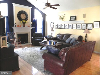 829 Persimmon Ln unit V136, Langhorne, PA 19047 - photo 3