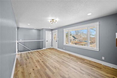 2815 E 27th St, Des Moines, IA 50317 - photo 7