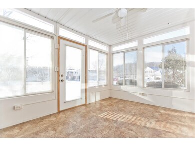 3 Seasons Room With Tiled Floor
