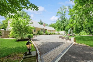 77 Duck Pond Rd, Glen Cove, NY 11542 - photo 3