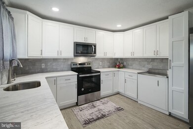 61 Idlewild Rd, Levittown, PA 19057 - photo 5