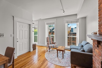 330 Milton St, Cincinnati, OH 45202 - photo 4