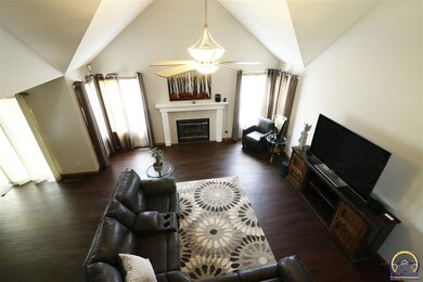 2521 SW Berkshire Dr, Topeka, KS 66614 - photo 5