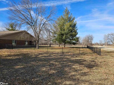 517 E Ayers St, Osceola, IA 50213 - photo 2