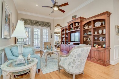 LIVING ROOM W BUILT-INS