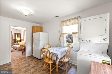 215 W 4th Ave, Ranson, WV 25438 - photo 5