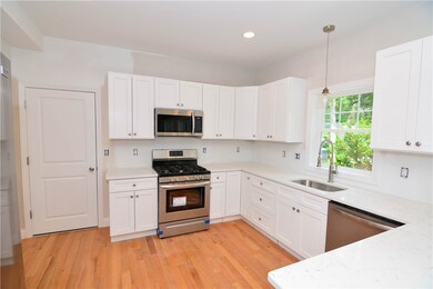 2 Tomahawk Ct, Warwick, RI 02886 - photo 4