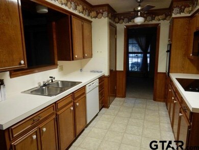 728 728 Oxford Dr, Tyler, TX 75703 - photo 7