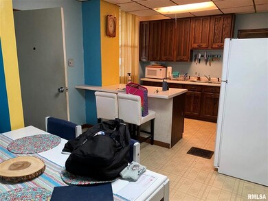 1921 W 3rd St, Davenport, IA 52802 - photo 4