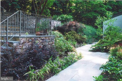 8334 Cathedral Forest Dr, Fairfax Station, VA 22039 - photo 4