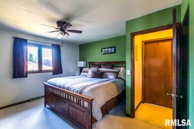 2626 W 34th St, Davenport, IA 52806 - photo 6