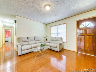 807 N Edison St, Fredericksburg, TX 78624 - photo 4