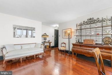 Kennedy House unit 2806, Philadelphia, PA 19103 - photo 3