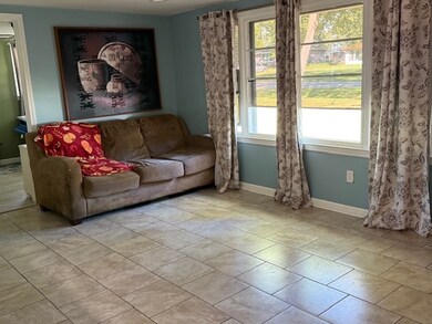 829 W Windsor Ave, Crete, IL 60417 - photo 4