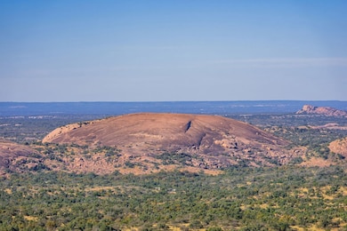 527 Walter Rd, Fredericksburg, TX 78624 - photo 4